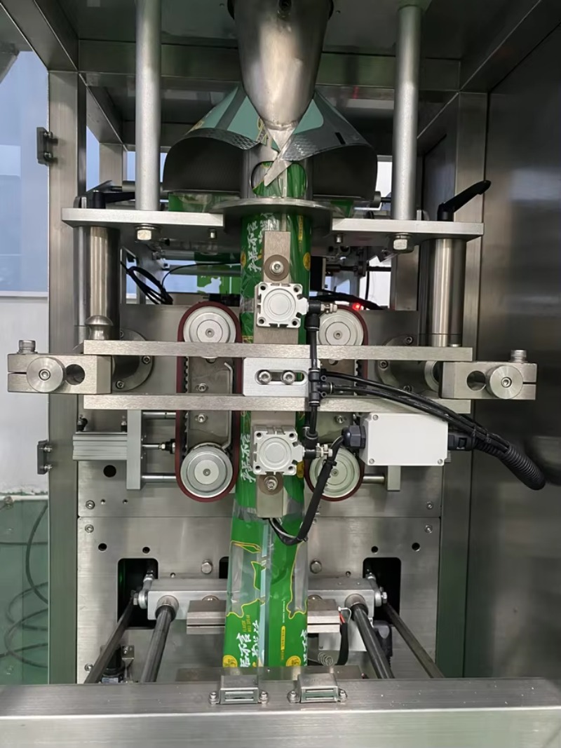 Vertical Packing Machine with  - огляд і ціна Food Packed Snacks
